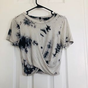 Tie -dye Wash Twist-Front Tee